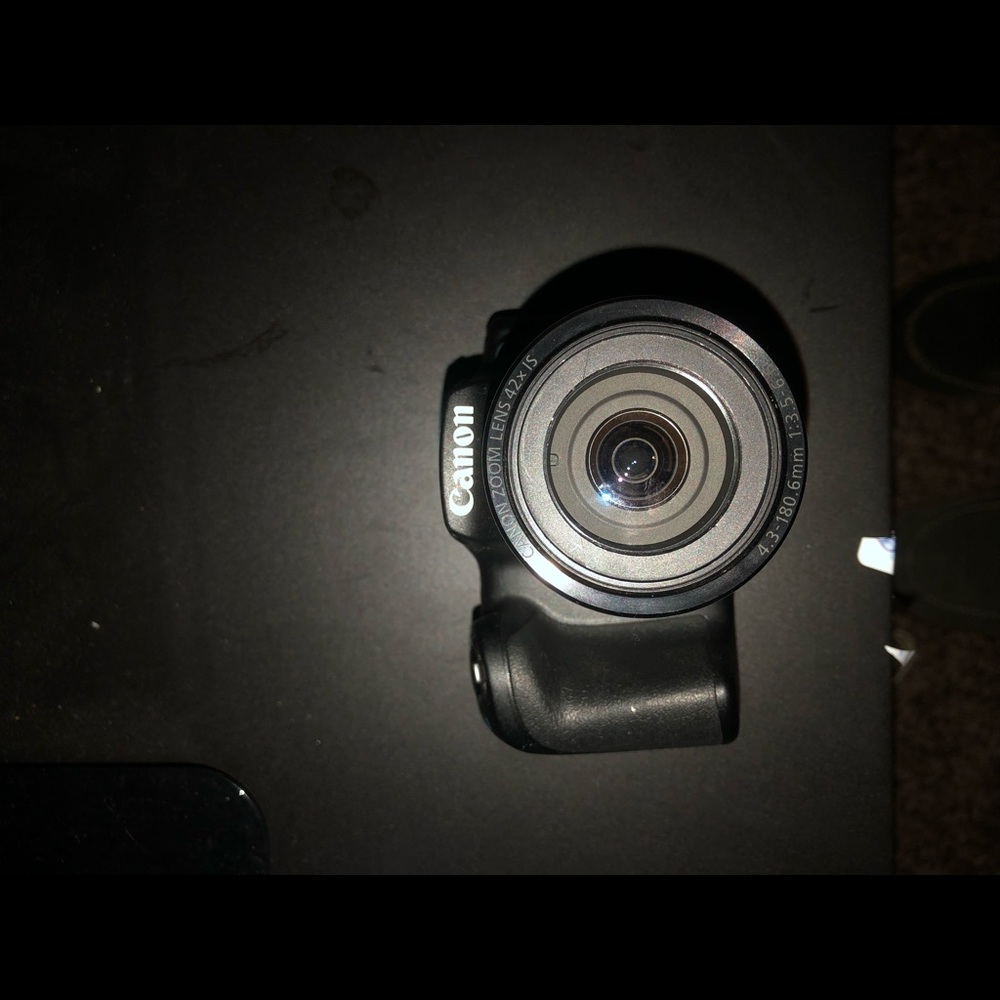 Cannon power shot camera with case charger and extra sd card